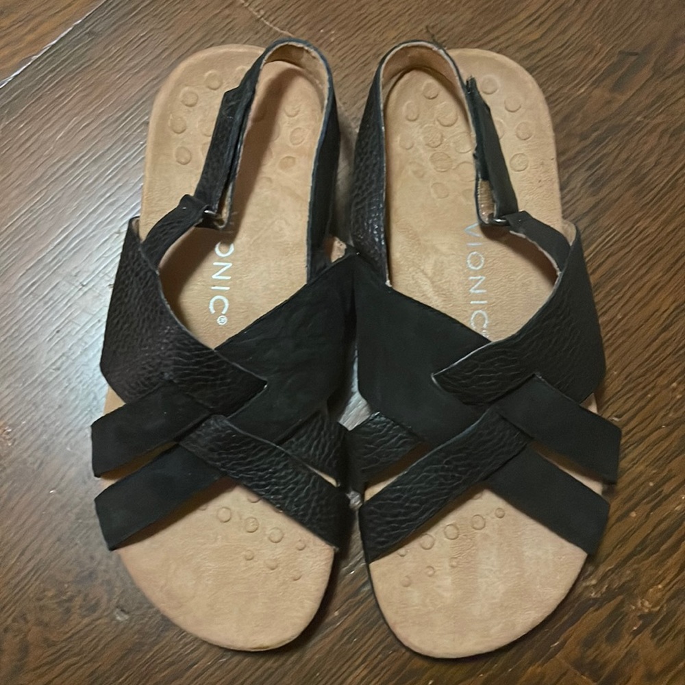 Vionic Eira Brand NEW Black Leather Sandals. Wide width.
